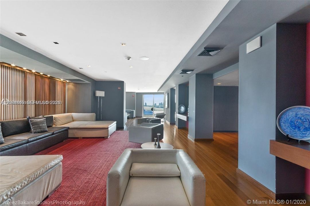 For Rent: $2,300 (0 beds, 1 baths, 507 Square Feet)
