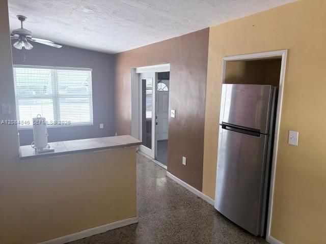 For Sale: $400,000 (2 beds, 1 baths, 910 Square Feet)