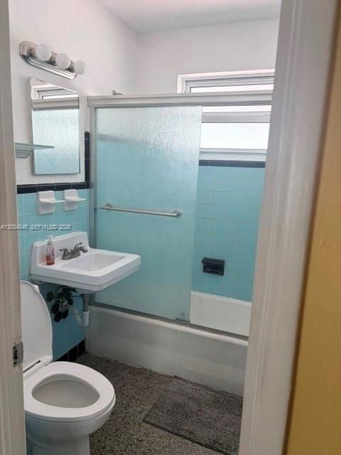 For Sale: $400,000 (2 beds, 1 baths, 910 Square Feet)