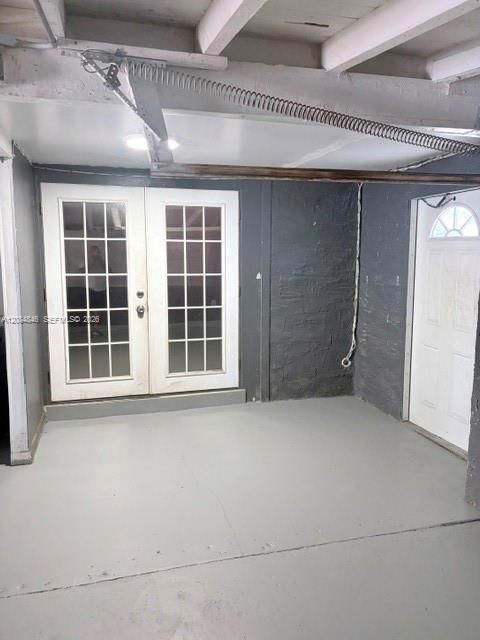 For Sale: $400,000 (2 beds, 1 baths, 910 Square Feet)