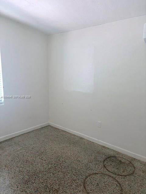 For Sale: $400,000 (2 beds, 1 baths, 910 Square Feet)