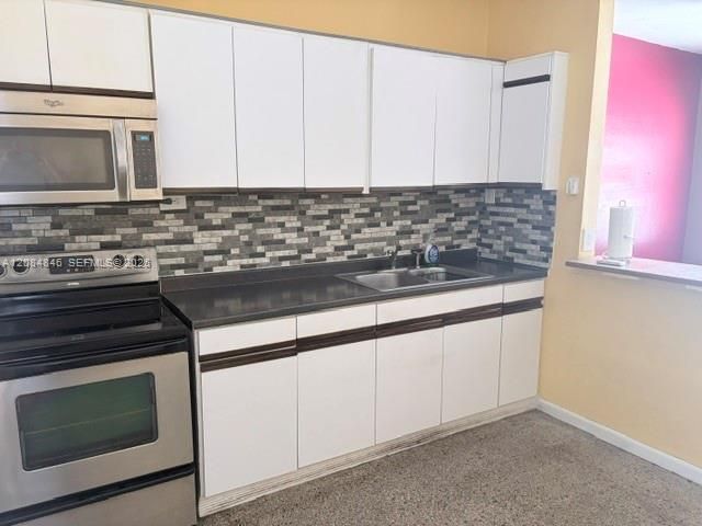 For Sale: $400,000 (2 beds, 1 baths, 910 Square Feet)