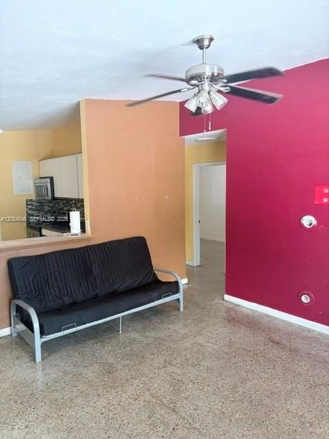 For Sale: $400,000 (2 beds, 1 baths, 910 Square Feet)