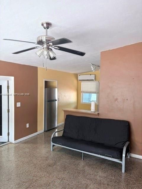 For Sale: $400,000 (2 beds, 1 baths, 910 Square Feet)