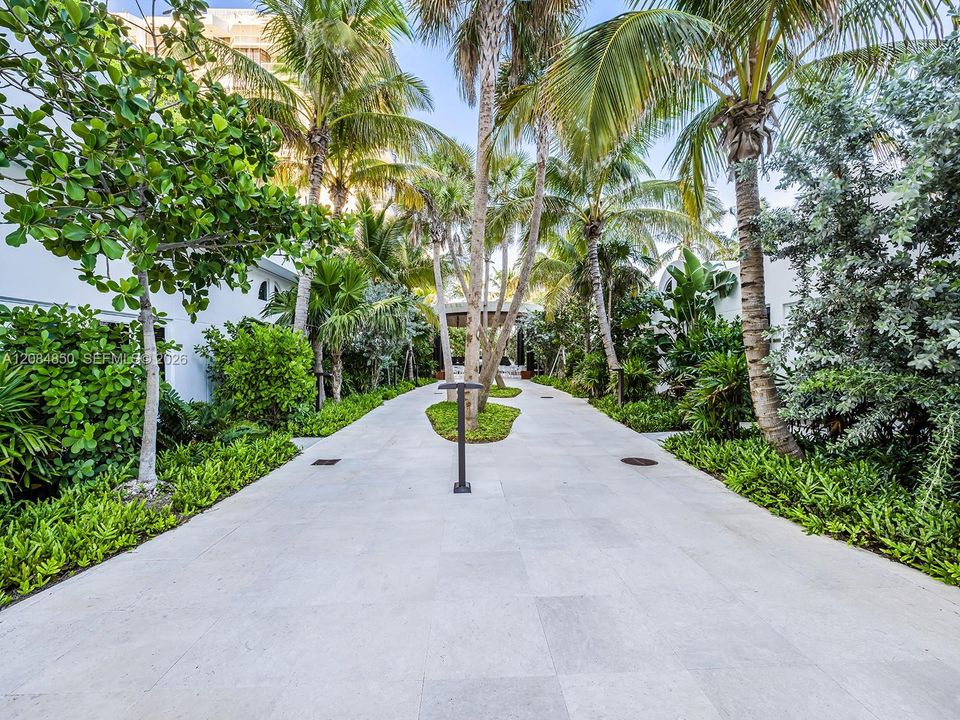 For Rent: $4,900 (1 beds, 1 baths, 808 Square Feet)
