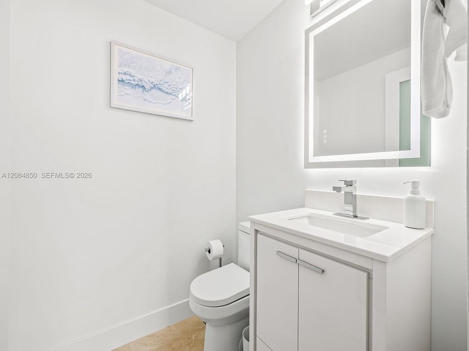 For Rent: $4,900 (1 beds, 1 baths, 808 Square Feet)