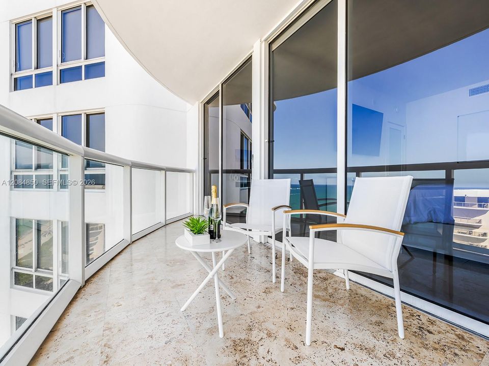 For Rent: $4,900 (1 beds, 1 baths, 808 Square Feet)