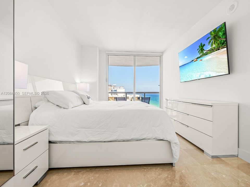 For Rent: $4,900 (1 beds, 1 baths, 808 Square Feet)