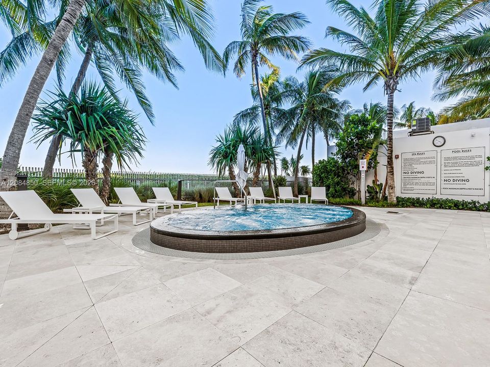 For Rent: $4,900 (1 beds, 1 baths, 808 Square Feet)