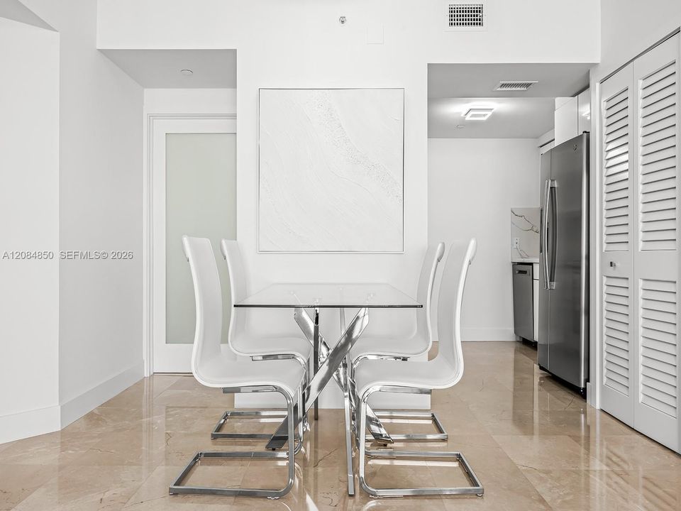 For Rent: $4,900 (1 beds, 1 baths, 808 Square Feet)