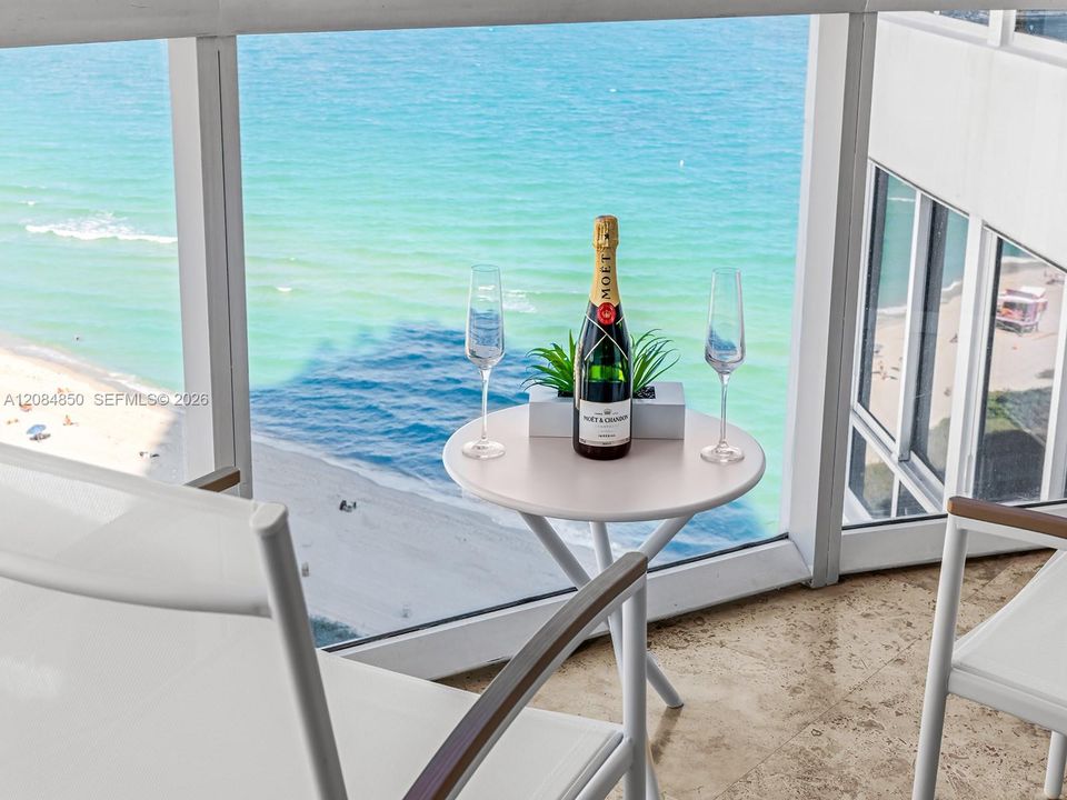 For Rent: $4,900 (1 beds, 1 baths, 808 Square Feet)