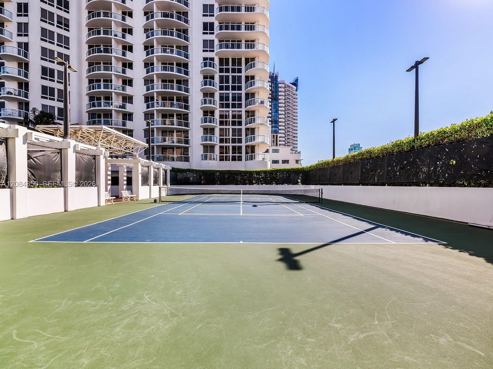 For Rent: $4,900 (1 beds, 1 baths, 808 Square Feet)