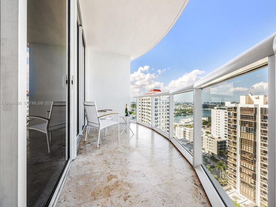 For Rent: $4,900 (1 beds, 1 baths, 808 Square Feet)