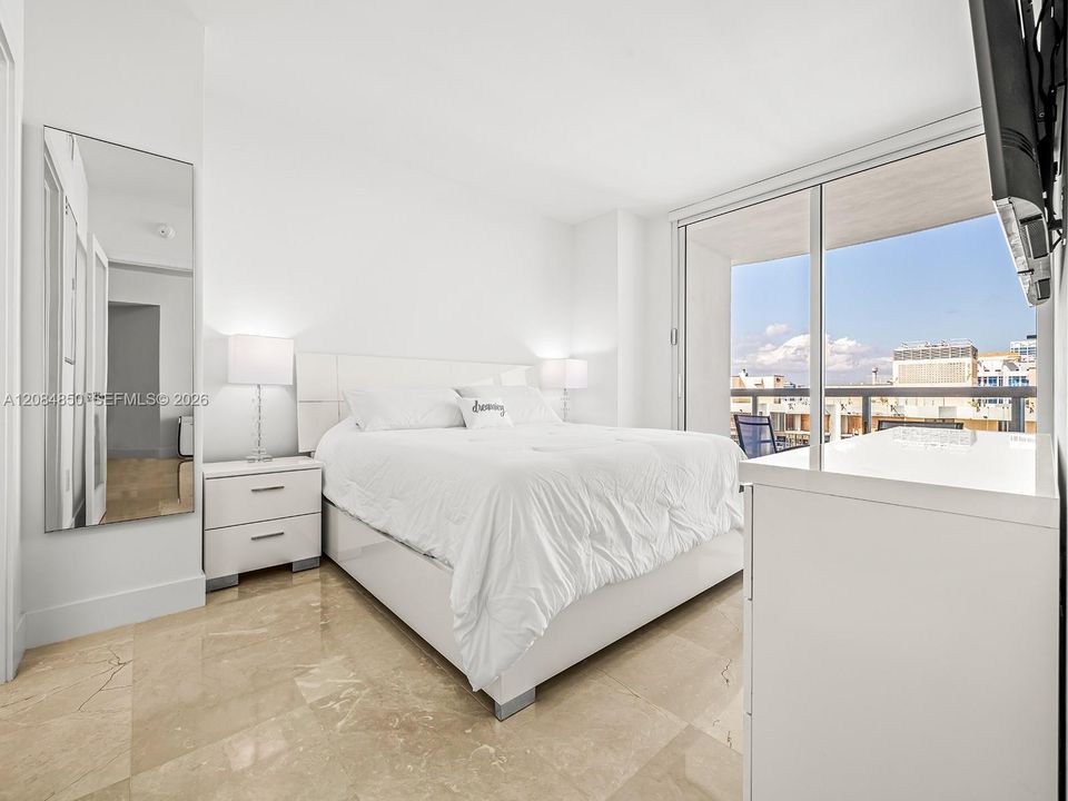 For Rent: $4,900 (1 beds, 1 baths, 808 Square Feet)