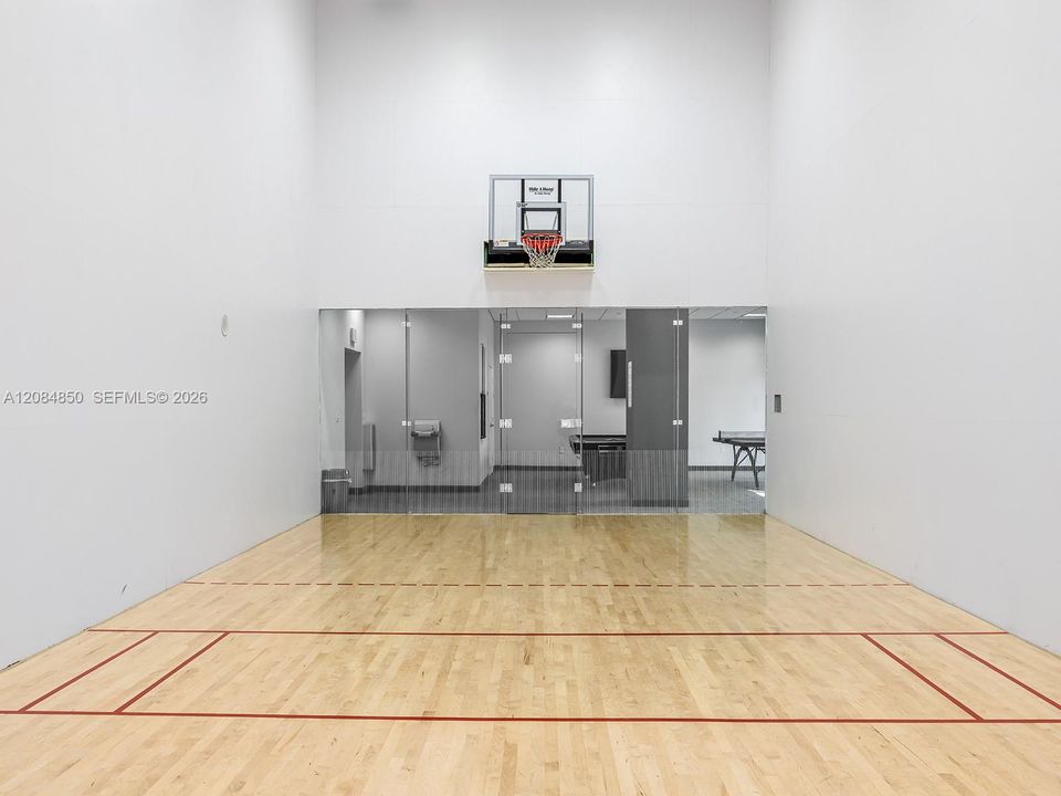 For Rent: $4,900 (1 beds, 1 baths, 808 Square Feet)