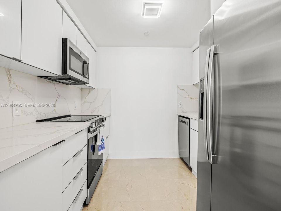 For Rent: $4,900 (1 beds, 1 baths, 808 Square Feet)