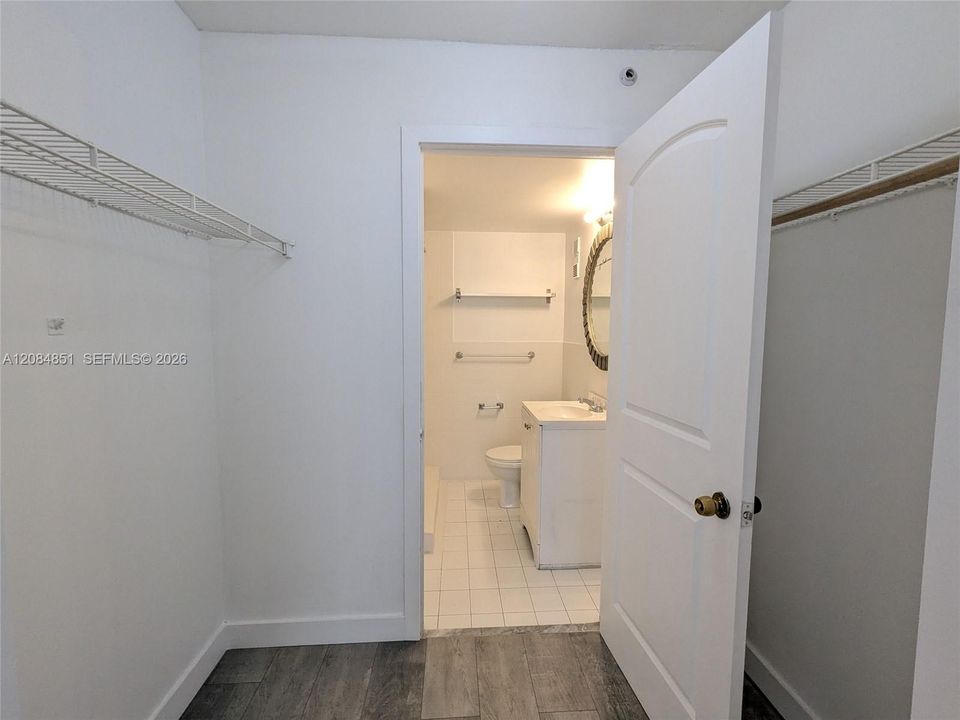 For Rent: $1,650 (0 beds, 1 baths, 470 Square Feet)