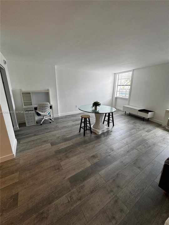 For Rent: $1,650 (0 beds, 1 baths, 470 Square Feet)