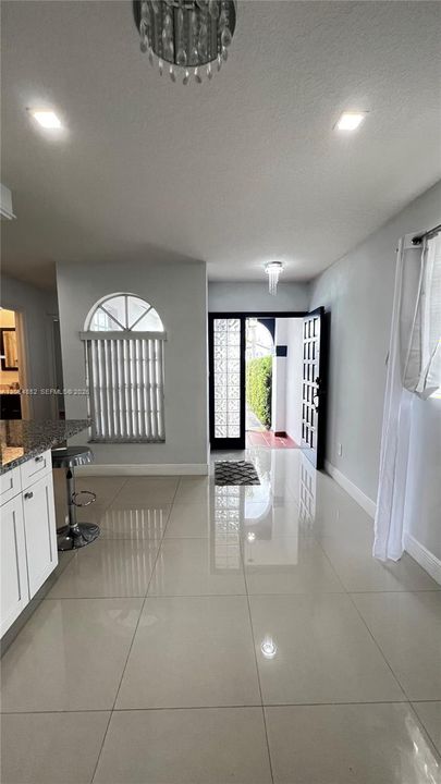 В аренду: $1,800 (1 спален, 1 ванн, 1453 Квадратных фут)