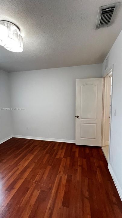 В аренду: $1,800 (1 спален, 1 ванн, 1453 Квадратных фут)