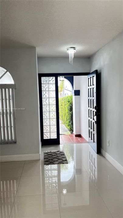 В аренду: $1,800 (1 спален, 1 ванн, 1453 Квадратных фут)