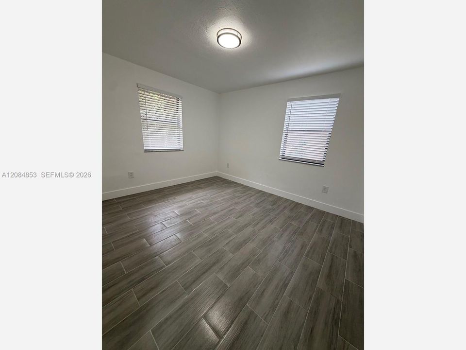 В аренду: $2,400 (2 спален, 1 ванн, 816 Квадратных фут)