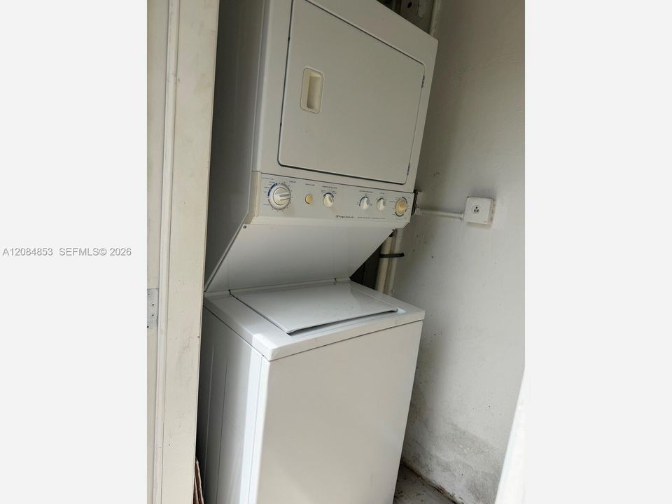 В аренду: $2,400 (2 спален, 1 ванн, 816 Квадратных фут)