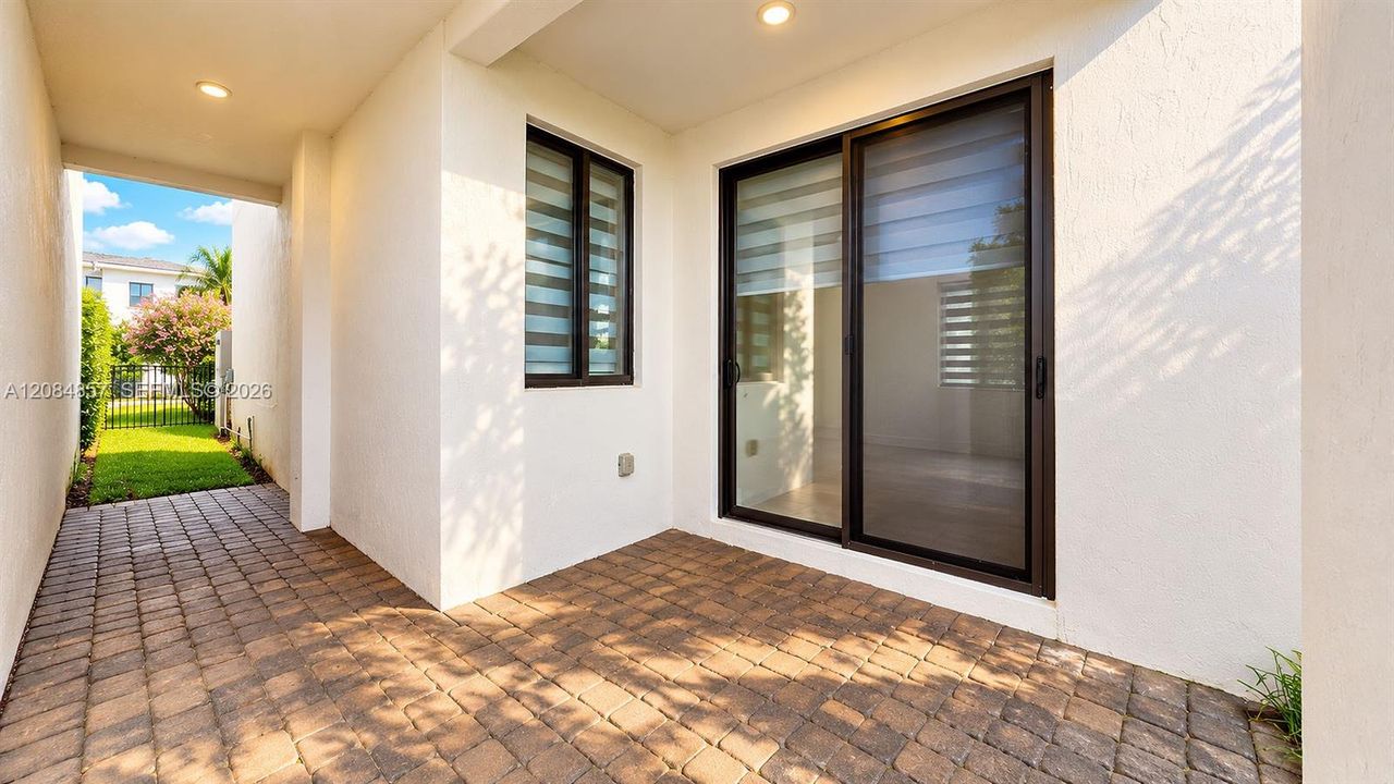 For Sale: $699,999 (4 beds, 3 baths, 2534 Square Feet)