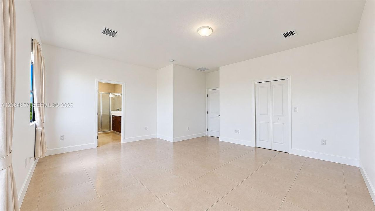 For Sale: $699,999 (4 beds, 3 baths, 2534 Square Feet)
