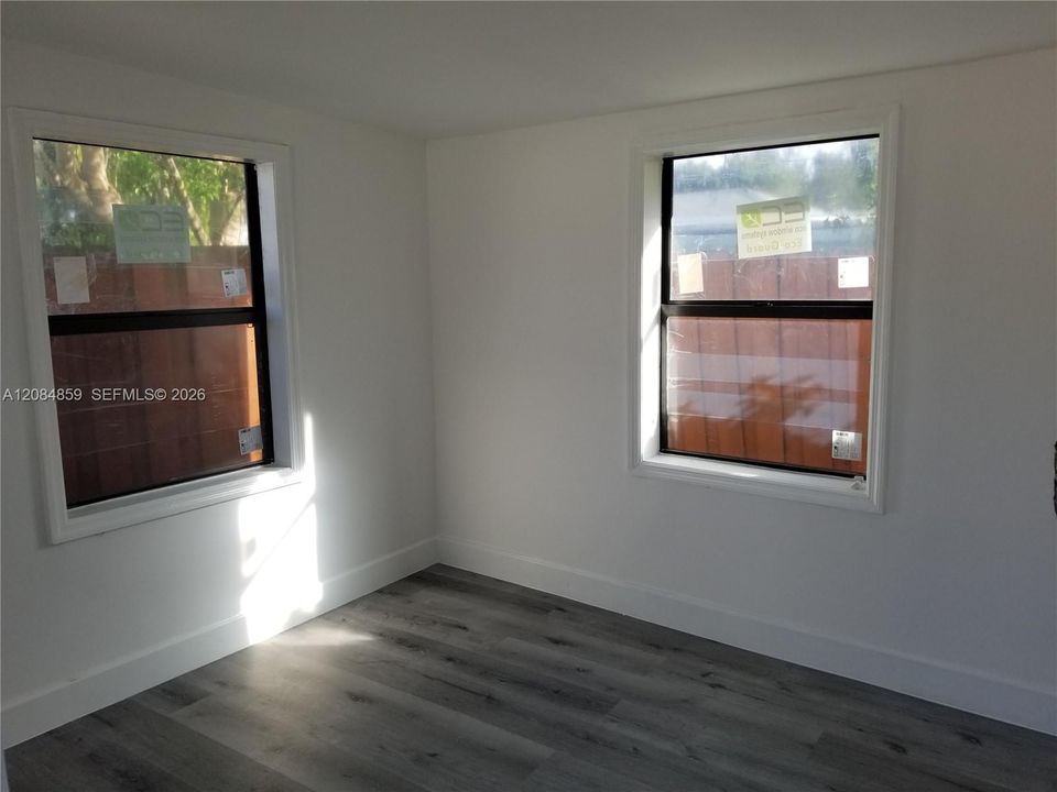 For Rent: $1,250 (0 beds, 1 baths, 200 Square Feet)