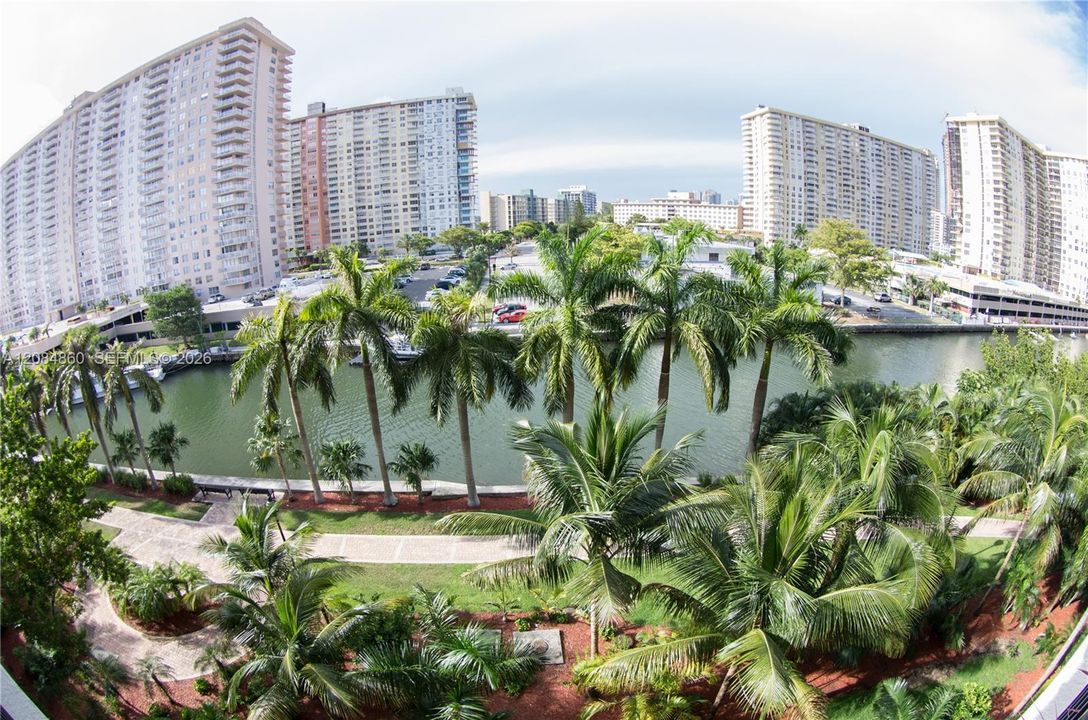 На продажу: $427,900 (2 спален, 2 ванн, 1116 Квадратных фут)
