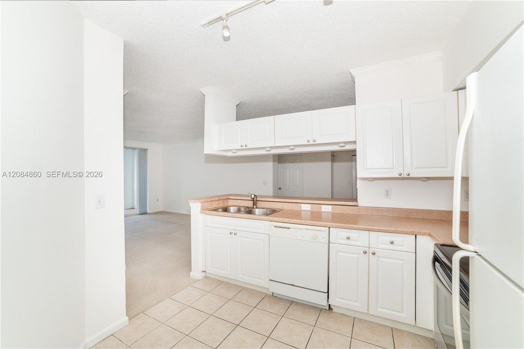 На продажу: $427,900 (2 спален, 2 ванн, 1116 Квадратных фут)