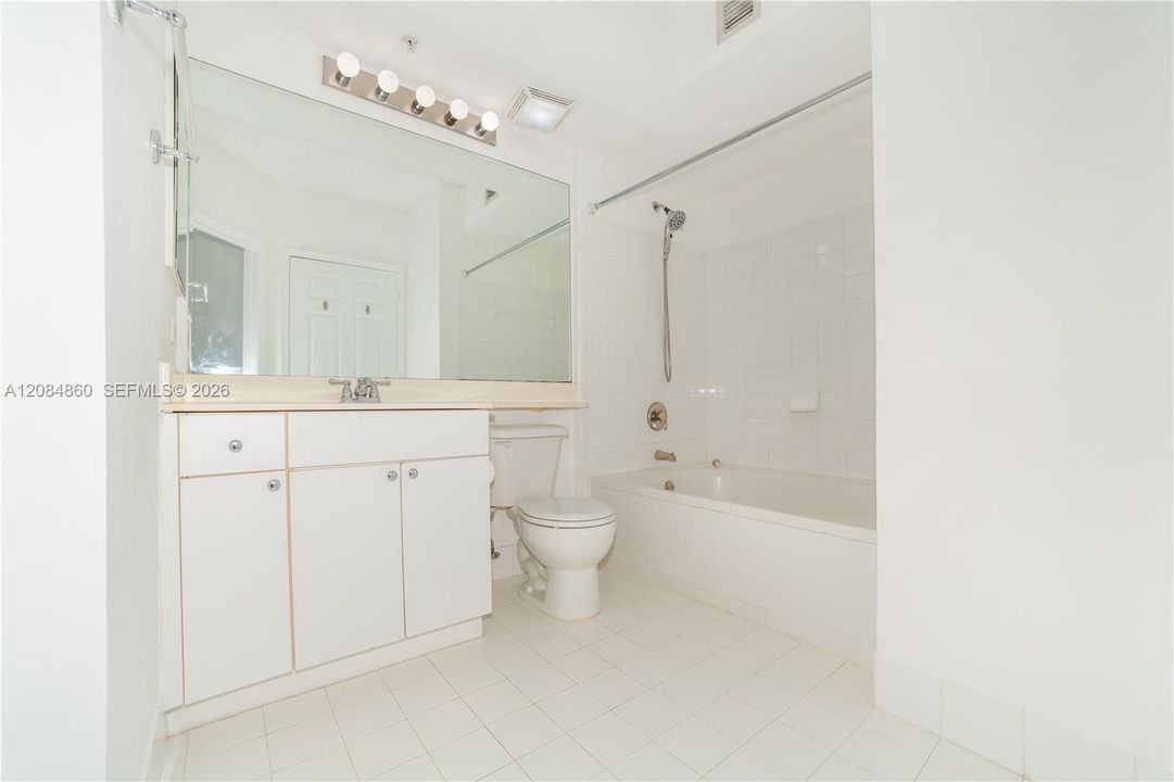 На продажу: $427,900 (2 спален, 2 ванн, 1116 Квадратных фут)