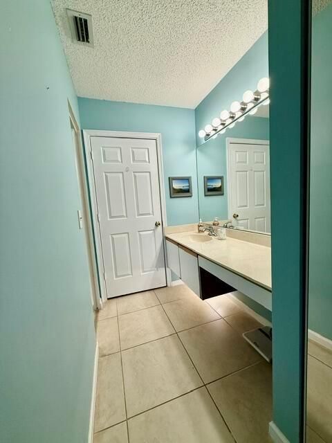 Ensuite bathroom with walk in closet