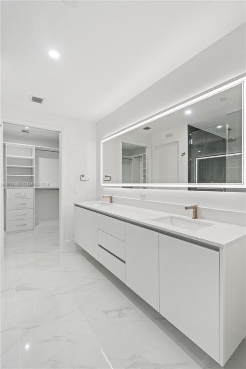 В аренду: $11,800 (2 спален, 3 ванн, 1306 Квадратных фут)