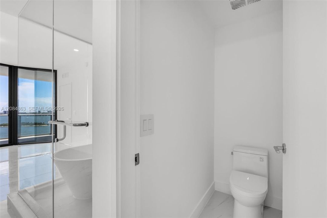 В аренду: $11,800 (2 спален, 3 ванн, 1306 Квадратных фут)