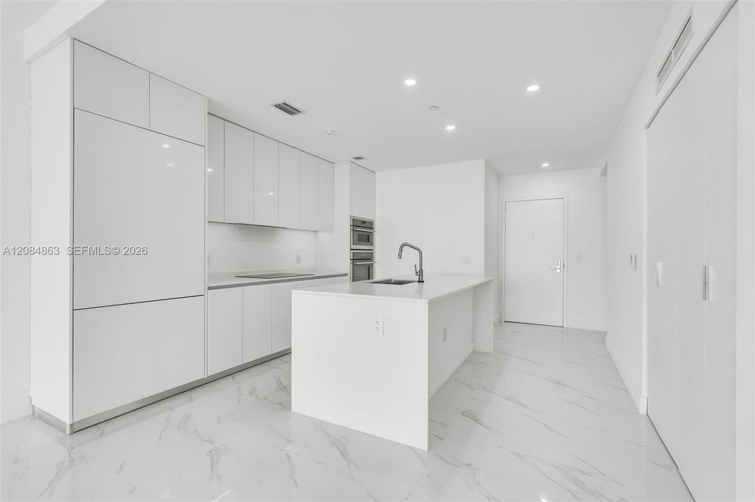 В аренду: $11,800 (2 спален, 3 ванн, 1306 Квадратных фут)