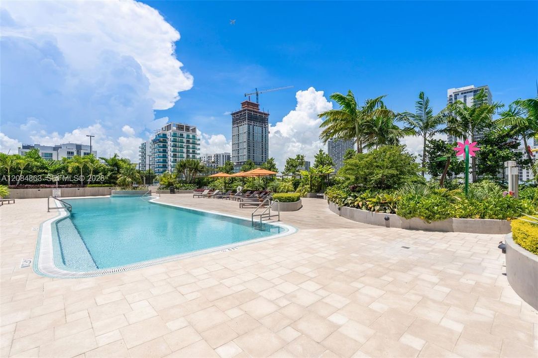 В аренду: $11,800 (2 спален, 3 ванн, 1306 Квадратных фут)