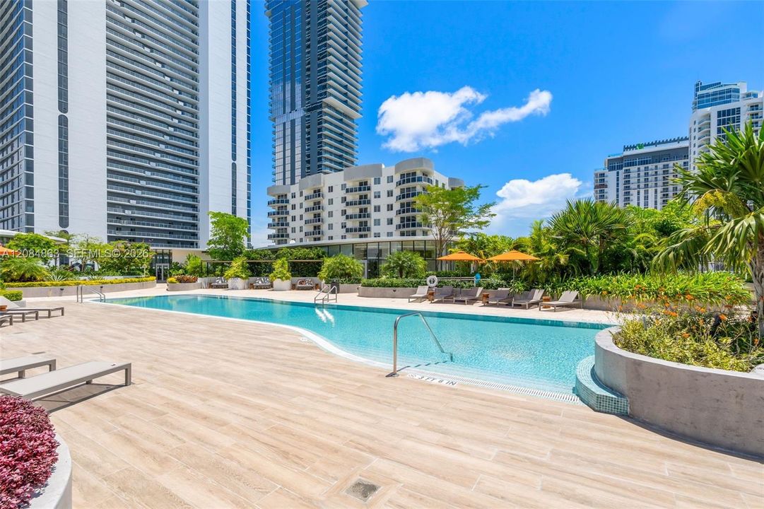 В аренду: $11,800 (2 спален, 3 ванн, 1306 Квадратных фут)