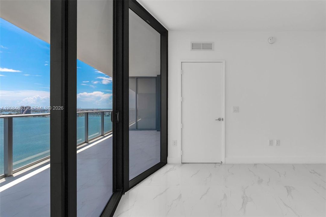В аренду: $11,800 (2 спален, 3 ванн, 1306 Квадратных фут)