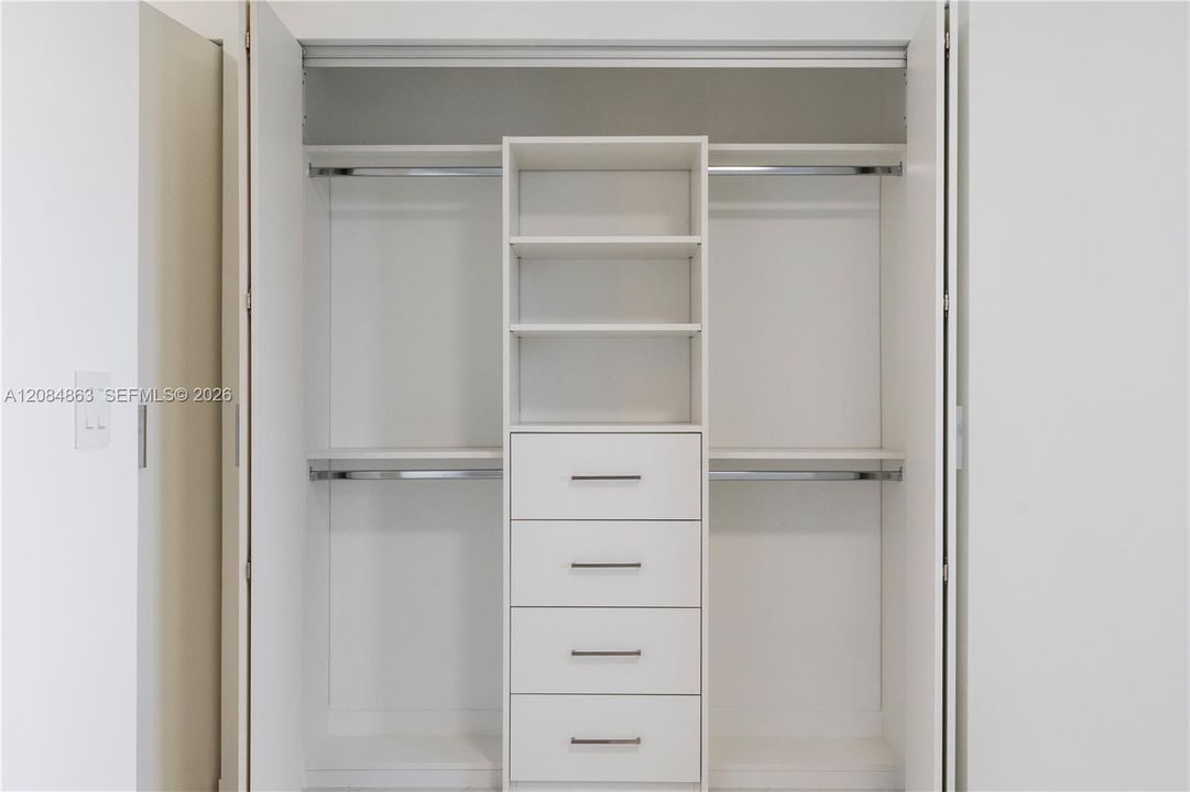 В аренду: $11,800 (2 спален, 3 ванн, 1306 Квадратных фут)