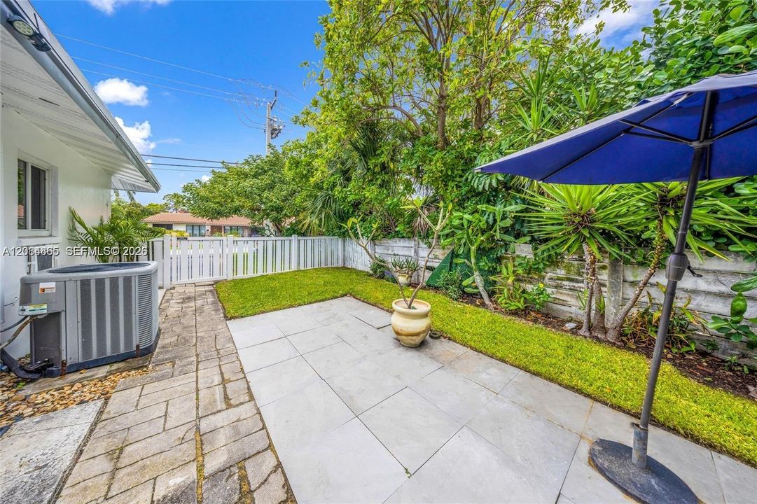 For Rent: $1,400 (0 beds, 1 baths, 1981 Square Feet)
