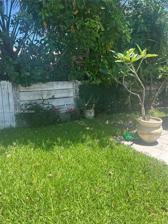 For Rent: $1,400 (0 beds, 1 baths, 1981 Square Feet)