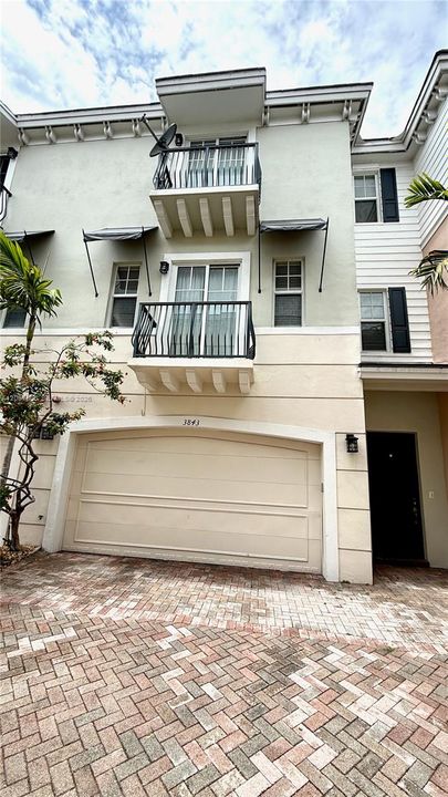 For Rent: $4,100 (3 beds, 3 baths, 2334 Square Feet)
