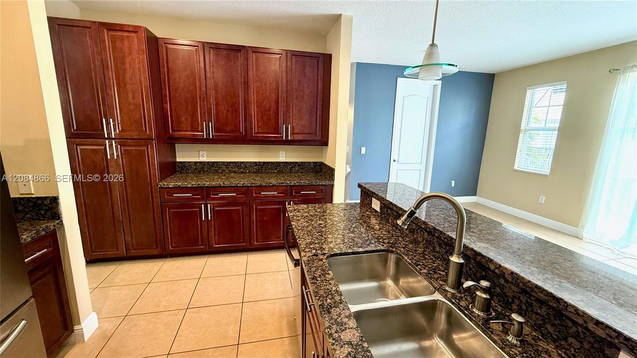 For Rent: $4,100 (3 beds, 3 baths, 2334 Square Feet)
