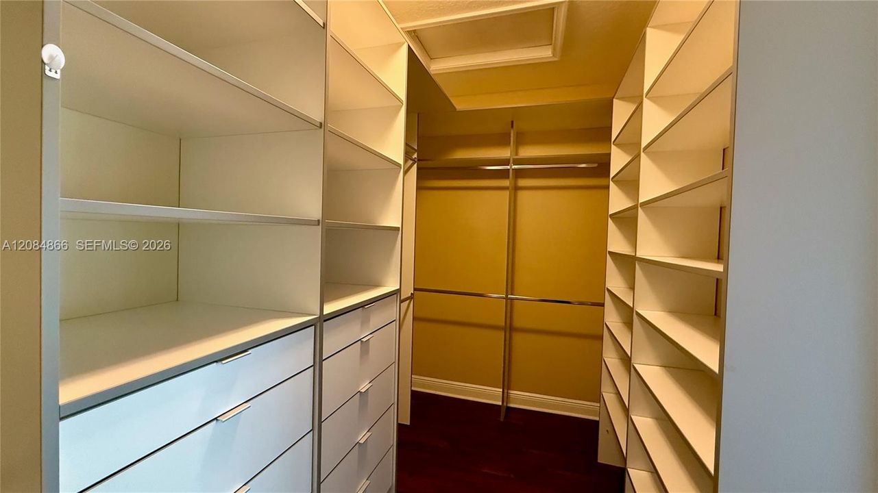 For Rent: $4,100 (3 beds, 3 baths, 2334 Square Feet)