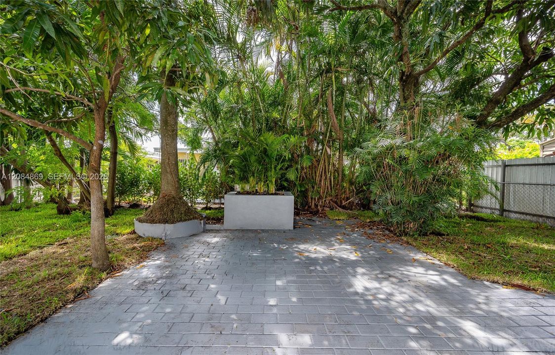For Sale: $837,000 (3 beds, 2 baths, 1397 Square Feet)