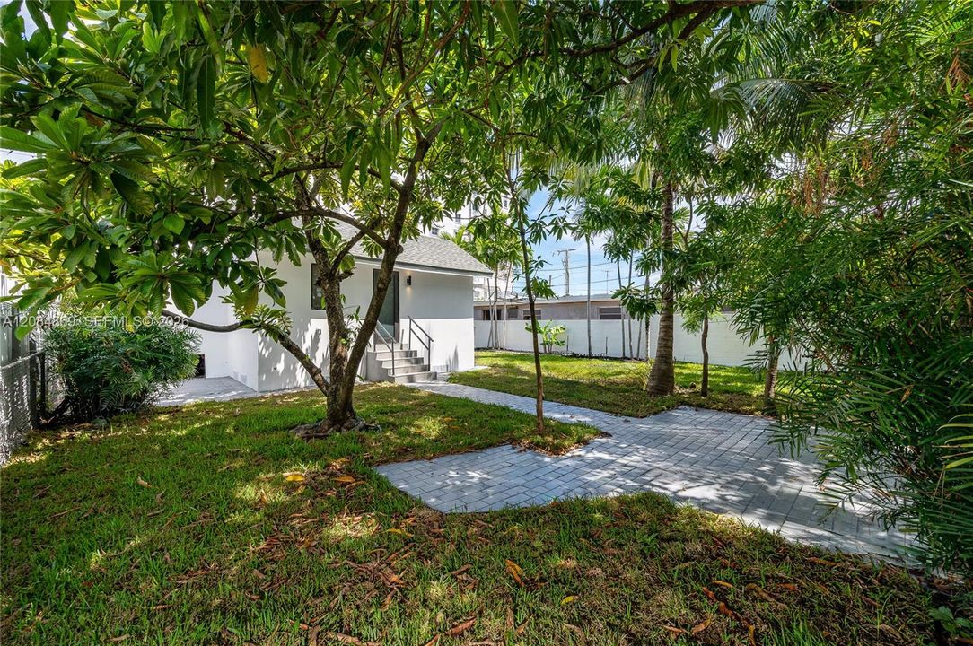 For Sale: $837,000 (3 beds, 2 baths, 1397 Square Feet)