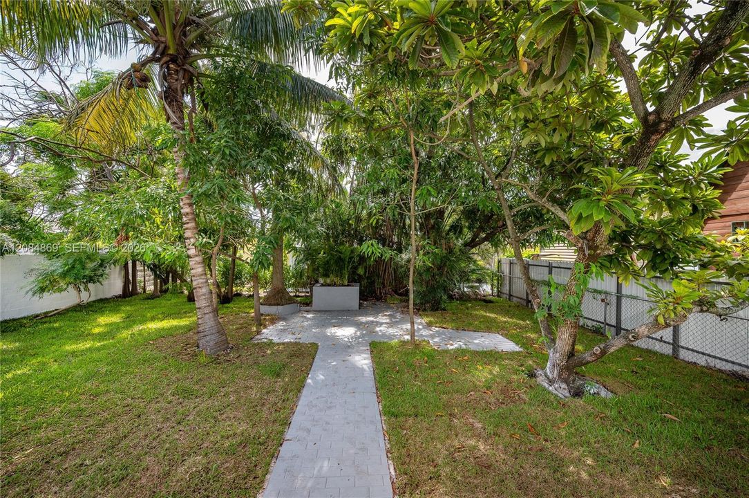For Sale: $837,000 (3 beds, 2 baths, 1397 Square Feet)