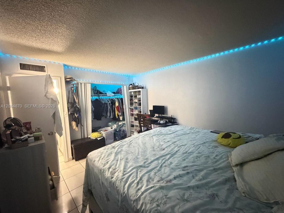 В аренду: $2,100 (2 спален, 1 ванн, 770 Квадратных фут)